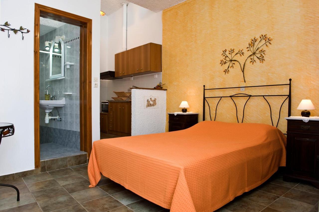 Pepi'S Rooms Triovasalos Exterior photo