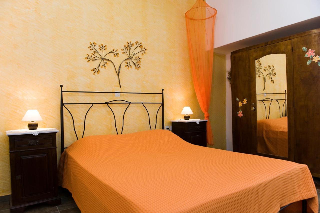 Pepi'S Rooms Triovasalos Exterior photo